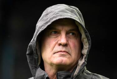 SHEFFIELD, ENGLAND - OCTOBER 26: Marcelo Bielsa, manager of Leeds United looks on prior to the Sky Bet Championship match between Sheffield Wednesday and Leeds United at Hillsborough Stadium on October 26, 2019 in Sheffield, England. (Photo by George Wood/Getty Images)