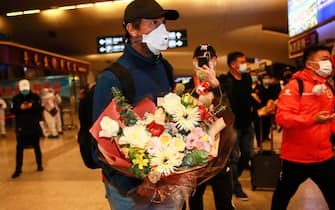This photo taken on April 18, 2020 shows Wuhan Zall football team coach Jose Gonzalez (C) arriving with his players at the railway station in Wuhan, in China's central Hubei province. - Wuhan Zall, the Chinese Super League team from the epicentre of the coronavirus pandemic, made an emotional return to the city after more than three months torn from their families. (Photo by STR / AFP) / China OUT (Photo by STR/AFP via Getty Images)