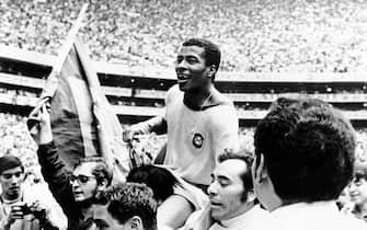 Brazilian forward Jairzinho is carried by fans after Brazil defeated Italy 4-1 in the World Cup final 21 June 1970 in Mexico City. It is Brazil's third World title after the first two won in 1958 in Sweden and 1962 in Chile. AFP PHOTO        (Photo credit should read STAFF/AFP via Getty Images)