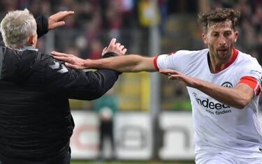 Abraham, stop di 7 turni per la spinta a Streich