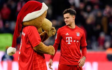 Coutinho troppo piccolo: la maglia è da bambino!