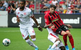 epa07777817 Freiburg's Brandon Borrello (R) in action against Mainz's Jeremiah St. Juste (L) during the German Bundesliga soccer match between SC Freiburg and FSV Mainz 05 in Freiburg, Germany, 17 August 2019.  EPA/ARMANDO BABANI CONDITIONS - ATTENTION: The DFL regulations prohibit any use of photographs as image sequences and/or quasi-video