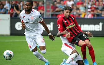 epa07777817 Freiburg's Brandon Borrello (R) in action against Mainz's Jeremiah St. Juste (L) during the German Bundesliga soccer match between SC Freiburg and FSV Mainz 05 in Freiburg, Germany, 17 August 2019.  EPA/ARMANDO BABANI CONDITIONS - ATTENTION: The DFL regulations prohibit any use of photographs as image sequences and/or quasi-video