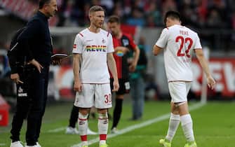 epa07880272 Cologne's Jorge Mere (R) leaves the pitch after referee Soeren Storks has shown the red card to him during the German Bundesliga soccer match between 1.FC Koeln and Hertha BSC in Cologne, Germany, 29. September 2019.  EPA/FRIEDEMANN VOGEL CONDITIONS - ATTENTION: The DFL regulations prohibit any use of photographs as image sequences and/or quasi-video.