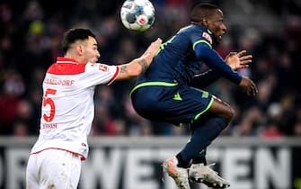 epa08086977 Duesseldorf's Kaan Ayhan (L) in action against Union’s Anthony Ujah (R) during the German Bundesliga soccer match between Fortuna Duesseldorf and FC Union Berlin in Duesseldorf, Germany, 22 December 2019.  EPA/SASCHA STEINBACH CONDITIONS - ATTENTION: The DFL regulations prohibit any use of photographs as image sequences and/or quasi-video.