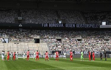 Bundesliga: tifosi di cartone sugli spalti. FOTO