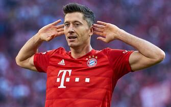 1178441537 MUNICH, GERMANY - OCTOBER 26: Robert Lewandowski of FC Bayern Muenchen celebrates after scoring his team's second goal during the Bundesliga match between FC Bayern Muenchen and 1. FC Union Berlin at Allianz Arena on October 26, 2019 in Munich, Germany. (Photo by TF-Images/Getty Images)