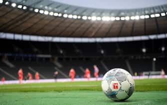 epa08438147 The offical matchball is seen before the German Bundesliga soccer match between Hertha BSC and 1. FC Union Berlin at Olympiastadion in Berlin, Germany, 22 May 2020. The Bundesliga and Second Bundesliga is the first professional league to resume the season after the nationwide lockdown due to the ongoing Coronavirus (COVID-19) pandemic. All matches until the end of the season will be played behind closed doors.  EPA/Stuart Franklin / POOL DFL regulations prohibit any use of photographs as image sequences and/or quasi-video.