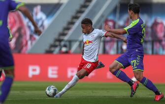 epa08426262 Leipzig's Christopher Nkunku (L) and Freiburg's Nicolas Hoefler in action during the German Bundesliga match between RB Leipzig and SC Freiburg in Leipzig, Germany, 16 May 2020. The German Bundesliga and Second Bundesliga are the first professional leagues to resume the season after the nationwide lockdown due to the ongoing Coronavirus (COVID-19) pandemic. All matches until the end of the season will be played behind closed doors.  EPA/Jan Woitas / POOL   DFL regulations prohibit any use of photographs as image sequences and/or quasi-video.