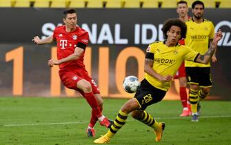 epa08445829 Bayern Munich's Robert Lewandowski (L) and Dortmunds Axel Witsel in action during the German Bundesliga soccer match between Borussia Dortmund and FC Bayern Munich at Signal Iduna Park in Dortmund, Germany, 26 May 2020.  EPA/Federico Gambarini / POOL DFL regulations prohibit any use of photographs as image sequences and/or quasi-video.