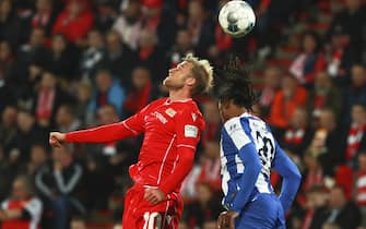 epa07967868 Union's Sebastian Andersson (L) and Hertha's Dedryck Boyata (R) in action during the German Bundesliga soccer match between FC Union Berlin and Hertha BSC in Berlin, Germany, 02 November 2019.  EPA/HAYOUNG JEON CONDITIONS - ATTENTION: The DFL regulations prohibit any use of photographs as image sequences and/or quasi-video.