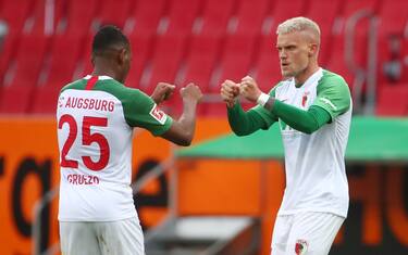 Max risponde a Modeste, Augsburg-Colonia è 1-1