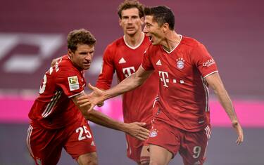 Inarrestabile Lewy, poker e 4-3 sull'Hertha al 93'