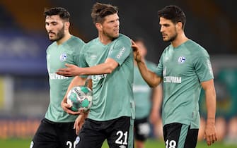 epa09148088 (L-R) Sead Kolasinac, Klaas Jan Huntelaar and Goncalo Paciencia of FC Schalke 04  react during the German Bundesliga soccer match between Arminia Bielefeld and FC Schalke 04 at Schueco Arena in Bielefeld, Germany, 20 April 2021.  EPA/Frederic Scheidemann / POOL DFL regulations prohibit any use of photographs as image sequences and/or quasi-video.
