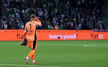 MOENCHENGLADBACH, GERMANY - AUGUST 13: Manuel Neuer of Bayern Munich reacts following the Bundesliga match between Borussia Monchengladbach and FC Bayern Munchen at Borussia-Park on August 13, 2021 in Moenchengladbach, Germany. (Photo by Joosep Martinson/Getty Images,)