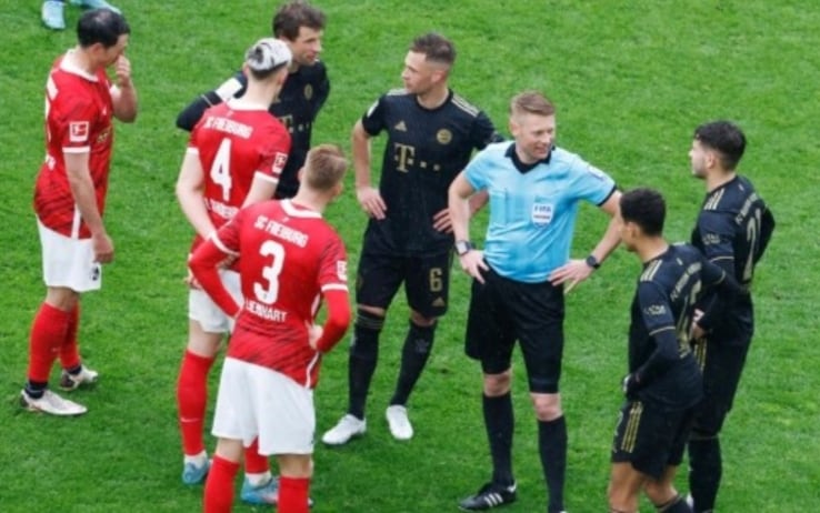 Münchens Bayern spielt 12 gegen 20: Freiburg hat Einspruch eingelegt