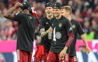 MUNICH, GERMANY - APRIL 23: Alphonso Davies of Bayern Muenchen, Lucas Hernandez of Bayern Muenchen, Thomas Mueller of Bayern Muenchen and Joshua Kimmich of Bayern Muenchen celebrate during the Bundesliga match between FC Bayern MÃ¼nchen and Borussia Dortmund at Allianz Arena on April 23, 2022 in Munich, Germany. (Photo by Roland Krivec/vi/DeFodi Images via Getty Images)