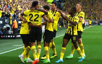 DORTMUND, GERMANY - AUGUST 06: Karim Adeyemi of Borussia Dortmund celebrates with teammates after Marco Reus ( not pictured ) scores their side's first goal during the Bundesliga match between Borussia Dortmund and Bayer 04 Leverkusen at Signal Iduna Park on August 06, 2022 in Dortmund, Germany. (Photo by Lars Baron/Getty Images)