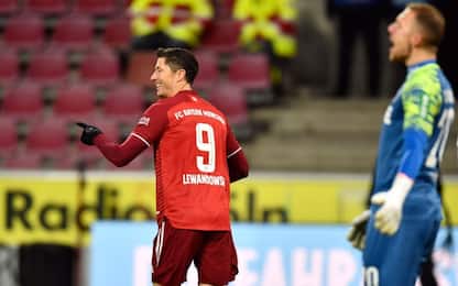 Super Lewa schianta il Colonia: 4-0 e 300 gol