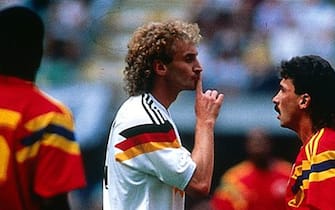 (GERMANY OUT) 1990 FIFA World Cup in Italy First round, Group D in Milan: Germany 1 - 1 Colombia - Scene of the match: Rudi Voeller (Germany, 9) having an argument with Colombian J. Gomez - (Photo by Bernd Wende/ullstein bild via Getty Images)