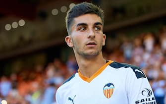 VALENCIA, SPAIN - OCTOBER 05: Ferran Torres of Valencia CF looks on prior to the Liga match between Valencia CF and Deportivo Alaves at Estadio Mestalla on October 5, 2019 in Valencia, Spain. (Photo by David Aliaga/MB Media/Getty Images)