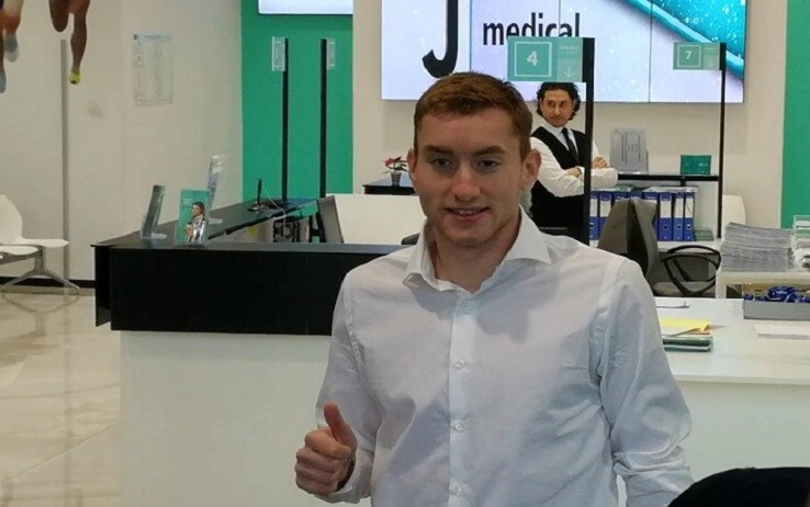 Kulusevski sorride all'interno del J Medical