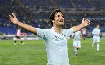 Lazio-Palermo Foto Alfredo Falcone - LaPresse
06 03 2011 Roma ( Italia )
Sport Calcio
Lazio vs Palermo
Campionato italiano di calcio Serie A Tim 2010 2011 - Stadio Olimpico di Roma
Nella foto: esultanza Sculli
Photo Alfredo Falcone - LaPresse
06 03 2011 Roma ( Italy )
Sport Soccer
Lazio vs Palermo
Italian Football Championship League A Tim 2010 2011 - Olimpico Stadium of Roma.
In the pic:
jubilation Sculli