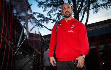 Pepe Reina saluta il Milan: va all'Aston Villa