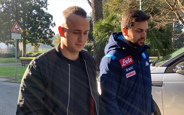 Stanislav Lobotka all'arrivo a Villa Stuart per le visite mediche