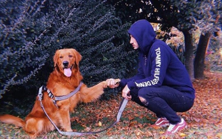 Matias Viña con il suo golden retriever