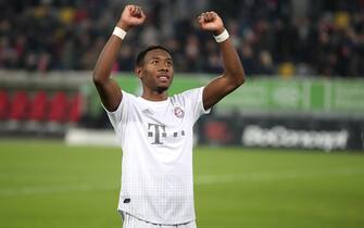 epa08019934 Bayern's David Alaba celebrates after winning the German Bundesliga soccer match between Fortuna Duesseldorf and FC Bayern Munich in Duesseldorf, Germany, 23 November 2019.  EPA/FRIEDEMANN VOGEL CONDITIONS - ATTENTION: The DFL regulations prohibit any use of photographs as image sequences and/or quasi-video.