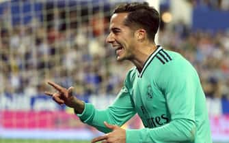 epa08176912 Real Madrid's Lucas Vazquez celebrates after scoring the 0-2 goal during the Spanish King's Cup round of 16 soccer match between Real Zaragoza and Real Madrid at La Romareda Stadium, in Zaragoza, northern Spain, 29 January 2020.  EPA/Javier Cebollada