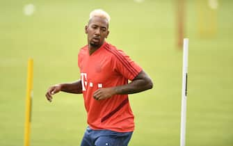 epa08337605 (FILE) - Bayern's Jerome Boateng attends a training session in Munich, Germany, 08 July 2019, re-issued 01 April 2020. Boateng got fined by his club Bayern Munich after breaking cub rules due to the corona crisis by leaving Munich without permission and crashing with his car.  EPA/LUKAS BARTH-TUTTAS *** Local Caption *** 55622968