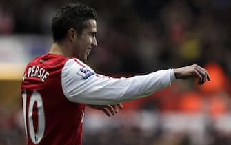 epa03060861 Arsenal's Dutch dtriker Robin van Persie celebrates after scoring the opening goal during the English Premier League soccer match between Swansea City and Arsenal FC at The Liberty Stadium in Swansea, Wales, Britain, 15 January 2012.  EPA/JONATHAN BRADY DataCo terms and conditions apply. http//www.epa.eu/downloads/DataCo-TCs.pdf