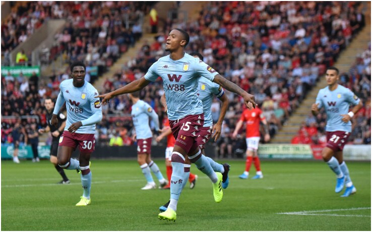 Ezri Konsa oggi gioca all'Aston Villa che lo ha preso dal Brentford per 12 milioni di sterline