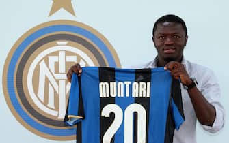 Football player Sulley Ali Muntari of Ghana shows his new Inter Milan jersey during his official presentation at the Inter Milan headquarter in Milan July 28,2008. Muntari, 23, transfers form Portsmouth to Inter Milan after an offer of around 12 million pounds (15 million euros).   AFP PHOTO/ Emilio Andreoli (Photo credit should read Emilio Andreoli/AFP via Getty Images)
