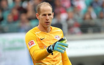 epa07933754 Leipzig's goalkeeper Peter Gulacsi reacts during the German Bundesliga soccer match between RB Leipzig and VfL Wolfsburg, in Leipzig, Germany, 19 October 2019.  EPA/FELIPE TRUEBA CONDITIONS - ATTENTION: The DFB regulations prohibit any use of photographs as image sequences and/or quasi-video.