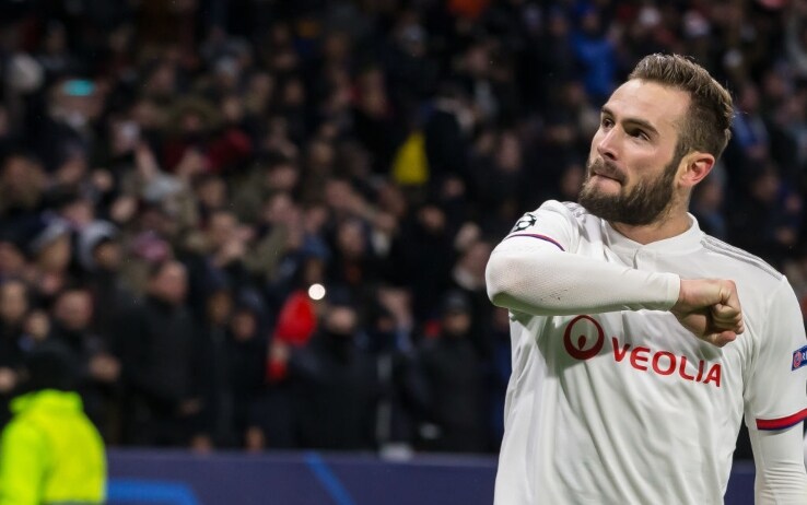 Tousart esulta dopo il gol segnato alla Juventus nell'andata degli ottavi di Champions