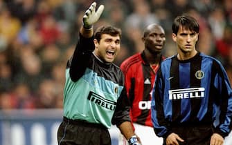 23 Oct 1999:  Angelo Peruzzi of Inter Milan shouts instructions alongside team mate Christian Panucci during the Serie A match against AC Milan at the San Siro in Milan, Italy.  \ Mandatory Credit: Claudio Villa /Allsport