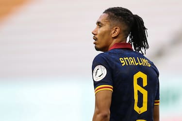 MILAN, ITALY - JUNE 28: AS Roma's English defender Chris Smalling 
pictured with a Black Lives Matter badge on his shirt sleeve during the Serie A match between AC Milan and AS Roma at Stadio Giuseppe Meazza on June 28, 2020 in Milan, Italy. (Photo by Jonathan Moscrop/Getty Images)