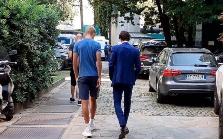 Lukas Bjorklund accompagnato dal suo agente Luca Ariatti