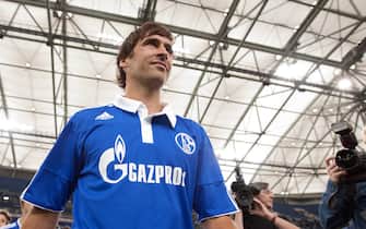 The Spanish soccer player Raul poses for photographs during his official introduction at the Veltins soccer stadium in Gelsenkirchen, Germany, 28 July 2010. His transfer to the German Bundesliga soccer club FC Schalke 04 is completed. As the German Federal League club confirmed, the 33-year-old Spanish player will sign a two-year contract with FC Schalke 04. Photo: Friso Gentsch