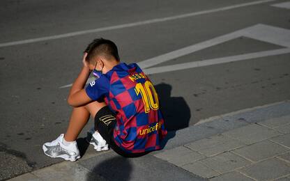 Il bambino aspetta Messi, ma lui non arriva. FOTO