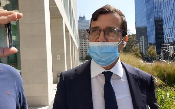 L'agente di Kolarov, Alessandro Lucci, all'esterno della sede dell'Inter