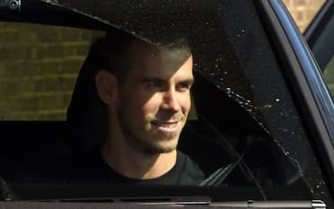 Real Madrid's Welsh midfielder Gareth Bale arrives at the Tottenham Hotspur training ground in north London on September 18, 2020, as steps to secure Spurs' former player on loan continue. - Gareth Bale is "close" to sealing a sensational move back to Tottenham, the player's agent Jonathan Barnett said on Wednesday, seven years after joining the Spanish giants from Spurs for a world record fee. (Photo by David MIRZOEFF / AFP) (Photo by DAVID MIRZOEFF/AFP via Getty Images)