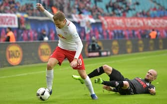 epa05814494 Leipzigs Benno Schmitz against Cologne's Konstantin Rausch during the game German Bundesliga soccer match between RB Leipzig and FC Cologne in Leipzig, Germany, 25 February 2017.  EPA/CHRISTIAN MODLA