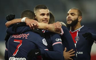 epa08929356 Paris Saint Germain's Mauro Icardi celebrates after scoring during the French Ligue 1 soccer match between PSG and Brest at the Parc des Princes stadium in Pa?ris, France, 09 January 2021.  EPA/YOAN VALAT