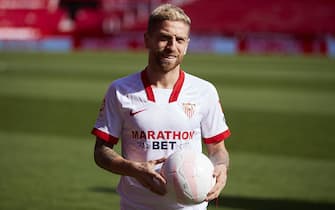 SEVILLE, SPAIN - JANUARY 28: Alejandro Papu Gomez of Sevilla FC during the unveil of the new signing of Alejandro Papu Gomez at Estadio RamÃ³n SÃ¡nchez PizjuÃ¡n on January 28, 2021 in Seville, Spain. (Photo by Fran Santiago/Getty Images)