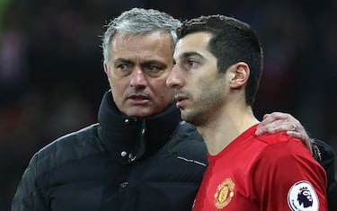 MANCHESTER, ENGLAND - DECEMBER 26:  Manager Jose Mourinho of Manchester United speaks to Henrikh Mkhitaryan during the Premier League match between Manchester United and Sunderland at Old Trafford on December 26, 2016 in Manchester, England.  (Photo by John Peters/Manchester United via Getty Images)