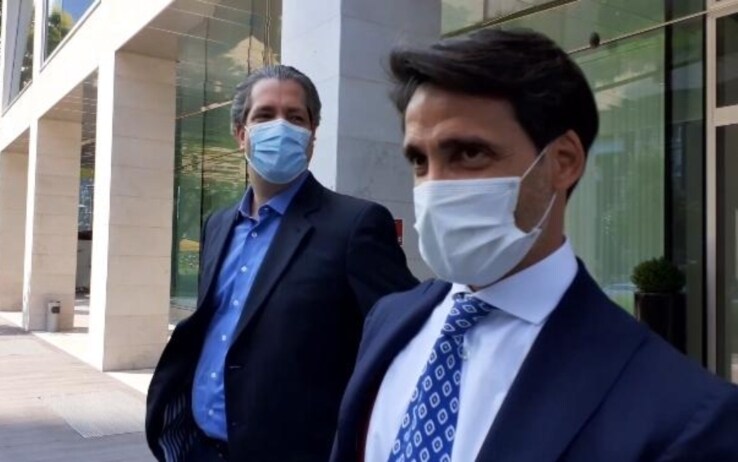 L'agente Frederic Pena all'incontro per Emerson Royal nella sede dell'Inter